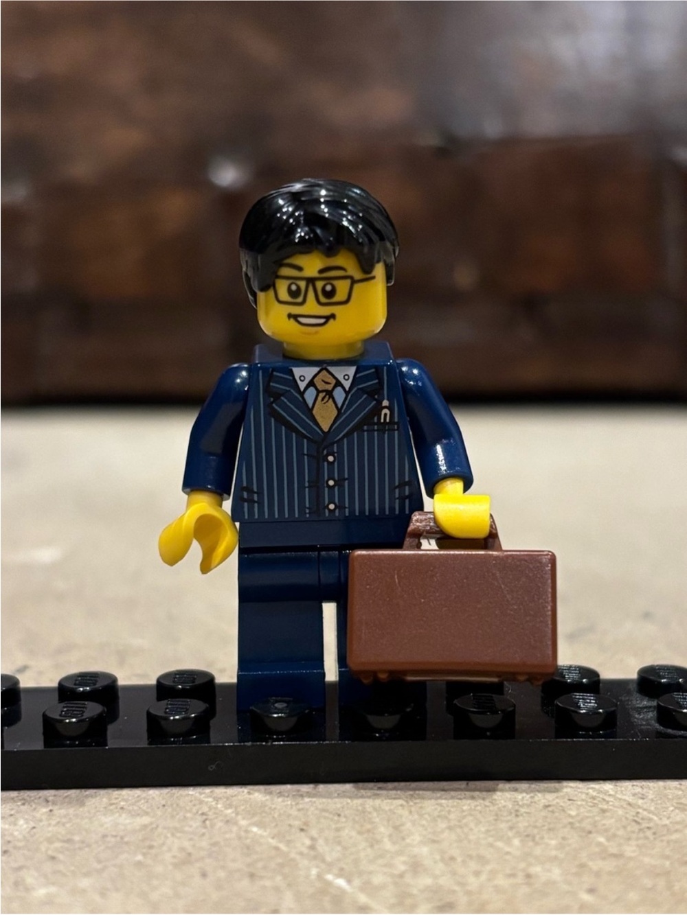 LEGO City Business Man Pinstriped Jacket & Gold Tie - Minifigure